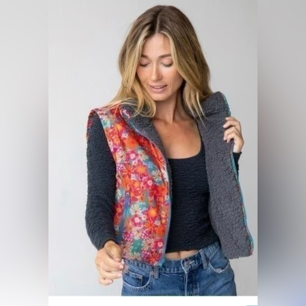NATURAL LIFE NWT reversible Sherpa cropped puffer vest